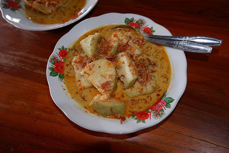 Lontong Campur
