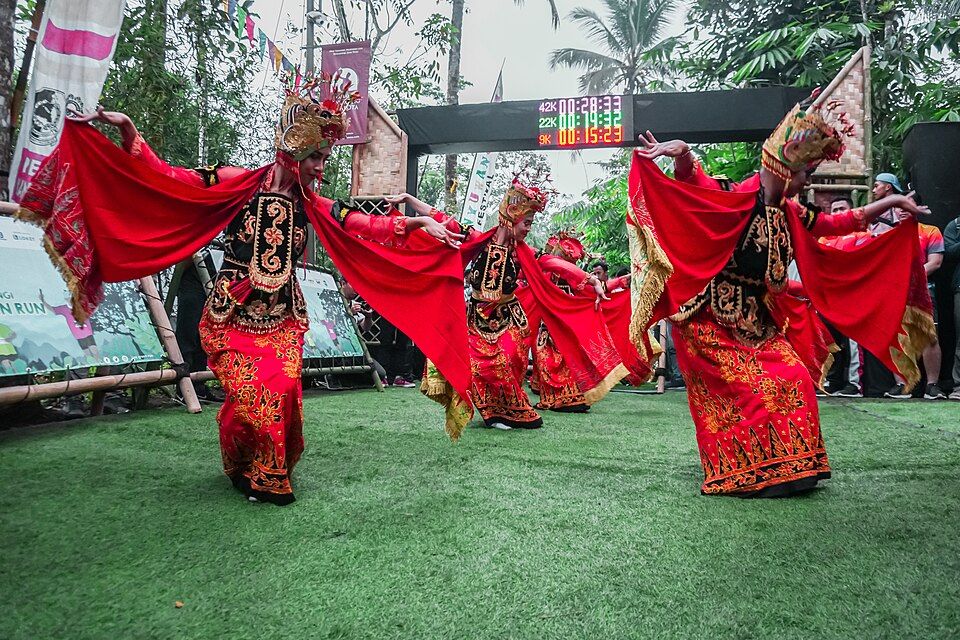 Gandrung dancer